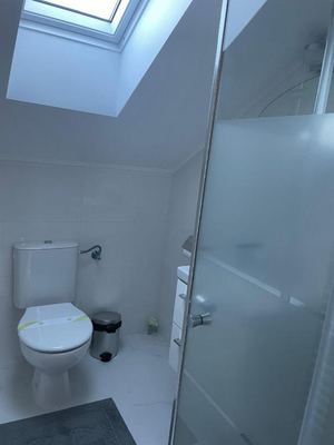 Living spațios cu canapea