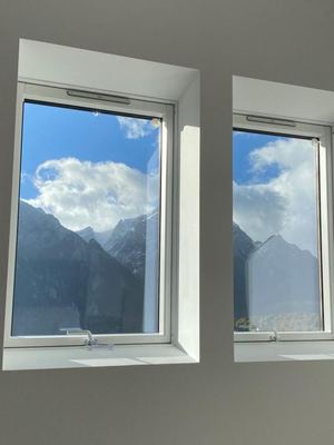 Vedere la munte din dormitor