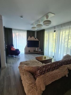 Grădina cu priveliște spre Carpați
